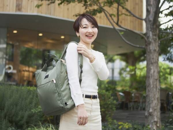 【バッグの中身】長時間の移動も楽しいお出かけに。女性のための通勤バッグをつくるデザイナーの仕事グッズを紹介！