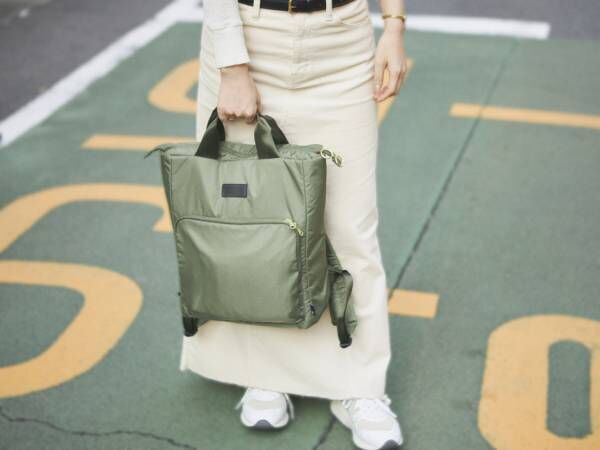 【バッグの中身】長時間の移動も楽しいお出かけに。女性のための通勤バッグをつくるデザイナーの仕事グッズを紹介！
