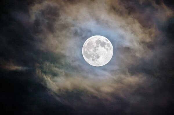 【今日は満月】スノームーンが持つスピリチュアルメッセージ