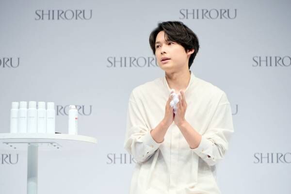 濃密泡の洗顔料とかけて、トークで笑いを誘った松村北斗「SHIRORU」ブランドアンバサダーに就任