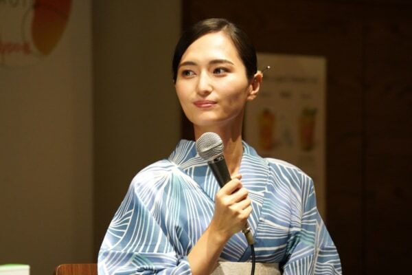 「歩くって良いことしか無い」Lypo-Cイベントに山賀琴子が登場！　美容の秘訣について語る