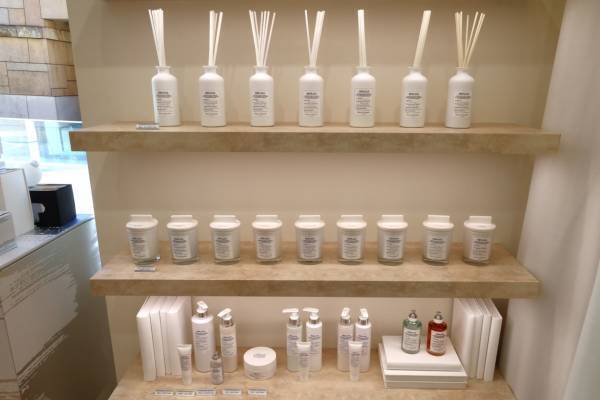 おしゃれなホリデーギフトが見つかる！　メゾン マルジェラ「レプリカ」フレグランスが六本木ヒルズにPOPUPストアをオープン