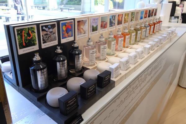 おしゃれなホリデーギフトが見つかる！　メゾン マルジェラ「レプリカ」フレグランスが六本木ヒルズにPOPUPストアをオープン