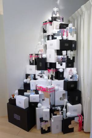 おしゃれなホリデーギフトが見つかる！　メゾン マルジェラ「レプリカ」フレグランスが六本木ヒルズにPOPUPストアをオープン