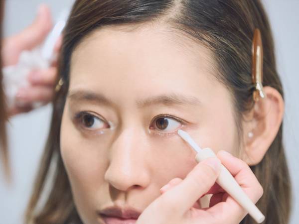 大人でも怖くない！　ホリデーシーズンにぴったりなグリッターメイクのコツをプロに聞いてみた