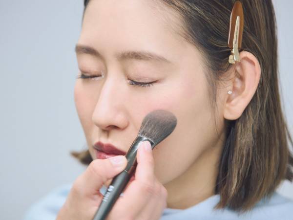 大人でも怖くない！　ホリデーシーズンにぴったりなグリッターメイクのコツをプロに聞いてみた