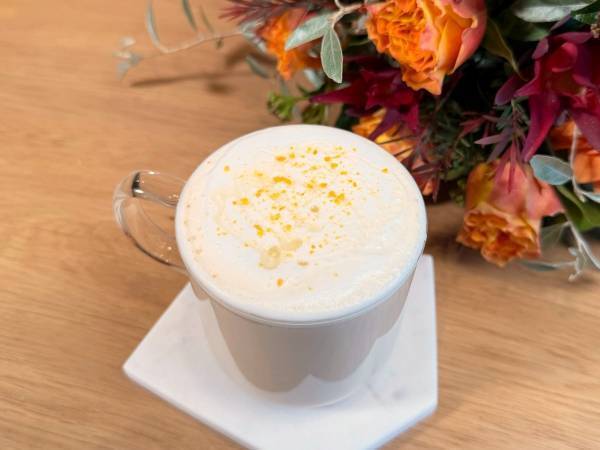 スタバから豪褒美フラペチーノが登場！　アールグレイと花々の華やかな香りに癒やされる「ロイヤル アール グレイ ブーケ フラペチーノ」