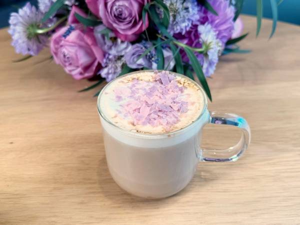 スタバから豪褒美フラペチーノが登場！　アールグレイと花々の華やかな香りに癒やされる「ロイヤル アール グレイ ブーケ フラペチーノ」