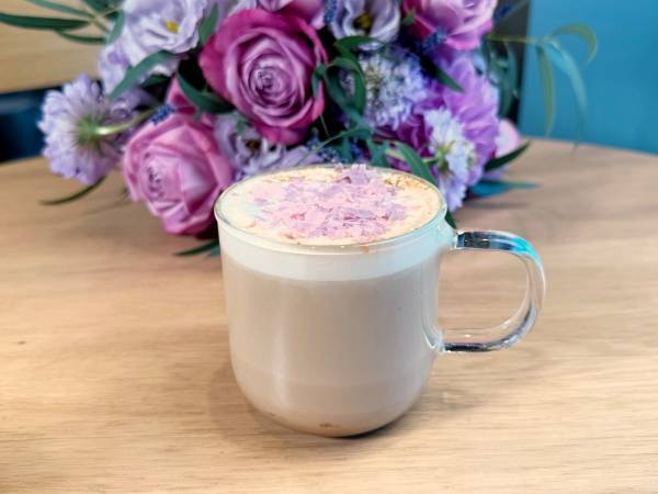 スタバから豪褒美フラペチーノが登場！　アールグレイと花々の華やかな香りに癒やされる「ロイヤル アール グレイ ブーケ フラペチーノ」