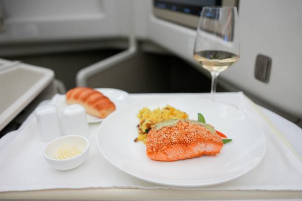 今年の初海外は「ベトナム＆カンボジア」がおすすめ！　フォトジェニックな“線香村”も注目