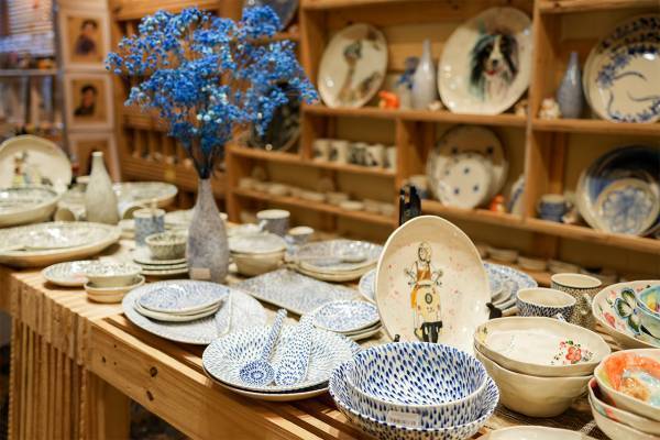 今年の初海外は「ベトナム＆カンボジア」がおすすめ！　フォトジェニックな“線香村”も注目