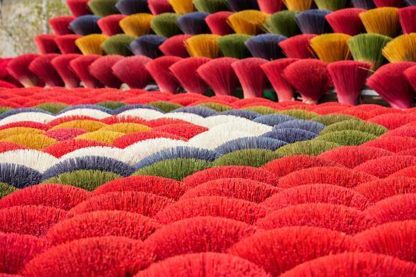 今年の初海外は「ベトナム＆カンボジア」がおすすめ！　フォトジェニックな“線香村”も注目