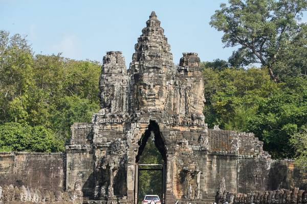 ガジュマルの木が寺院をのみこむ!?　カンボジアで400年以上放置された都が圧巻だった