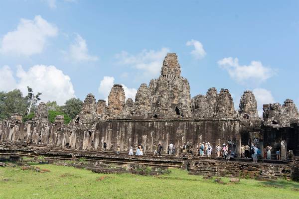 ガジュマルの木が寺院をのみこむ!?　カンボジアで400年以上放置された都が圧巻だった