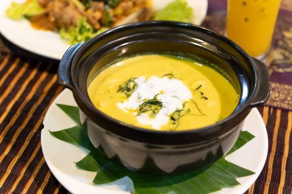 ガジュマルの木が寺院をのみこむ!?　カンボジアで400年以上放置された都が圧巻だった