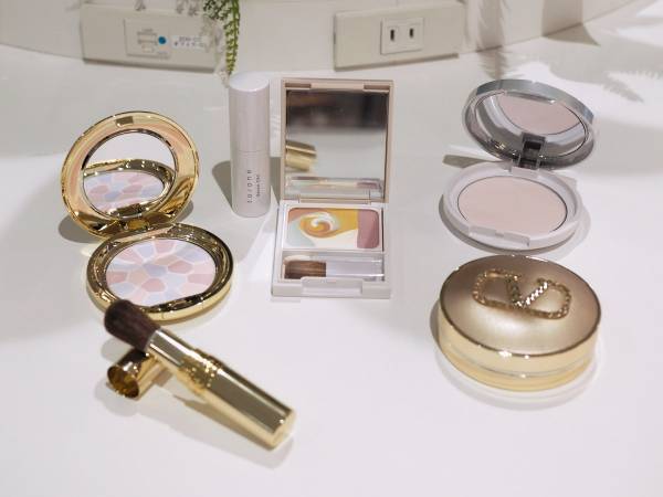 新年はポーチの中身もアップデート！　アラサーコスメオタクが持ち歩く通勤用ポーチ2025年版