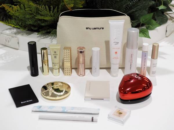 新年はポーチの中身もアップデート！　アラサーコスメオタクが持ち歩く通勤用ポーチ2025年版