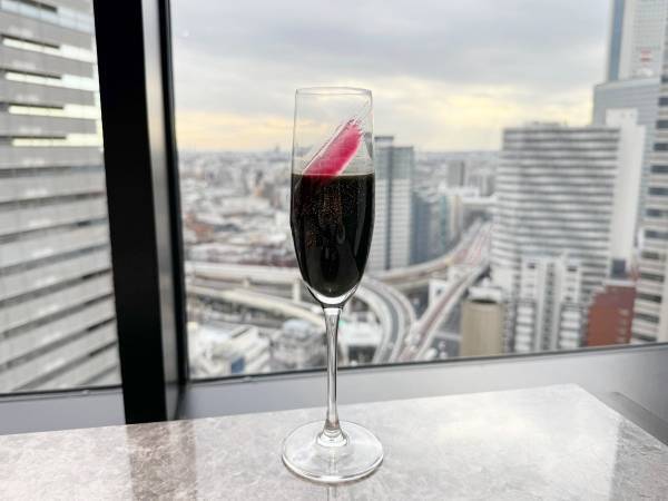 シュウ ウエムラの春コレクションがアフタヌーンティーに！ キンプトン新宿東京コラボで春を先取り