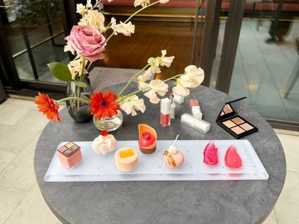 シュウ ウエムラの春コレクションがアフタヌーンティーに！ キンプトン新宿東京コラボで春を先取り