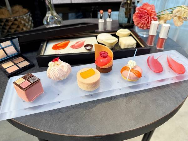 シュウ ウエムラの春コレクションがアフタヌーンティーに！ キンプトン新宿東京コラボで春を先取り