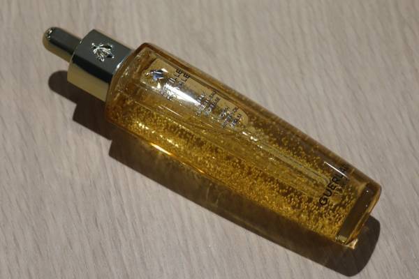 輝く“ハリ蜜肌”へ！　ゲラン「アベイユ ロイヤル」のアイコン、ブースト美容液がリニューアル