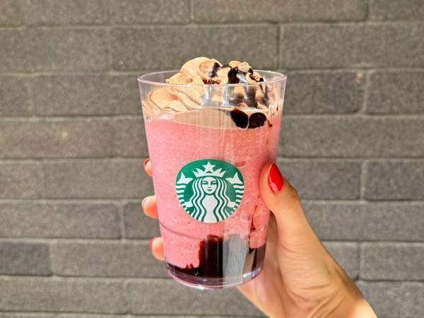 【スタバ新作】バレンタイン第2弾「ルビー ショコラ シンフォニー フラペチーノ」はほんのりベリー感のある爽やかな味わい