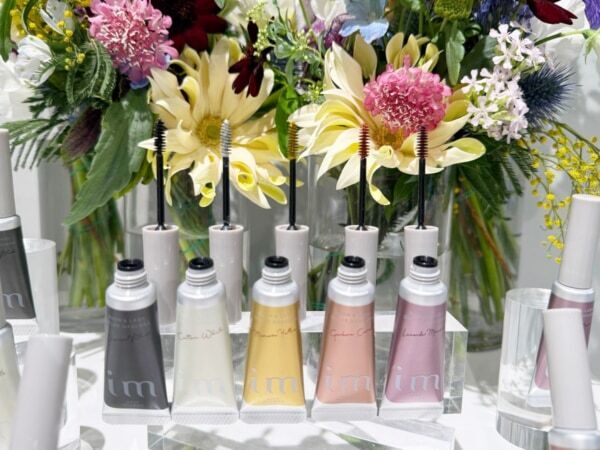 「インプレア」「アイエム」から春の新作が登場！　揺らぎ肌対応の化粧液、眉・まつ毛に使えるカラーマスカラ