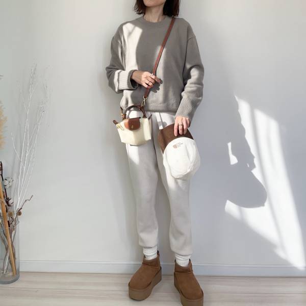 大人気コラボが今年も登場！　ユニクロ×アニヤ・ハインドマーチのアイテムで作る大人女子コーデを紹介