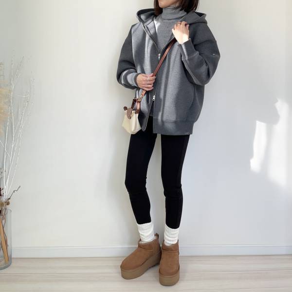 大人気コラボが今年も登場！　ユニクロ×アニヤ・ハインドマーチのアイテムで作る大人女子コーデを紹介