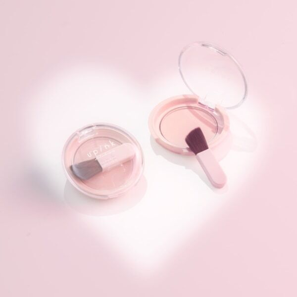 眉＆目元にマルチで使える。柏木由紀「upink」からアイ＆ブロウペンシル登場