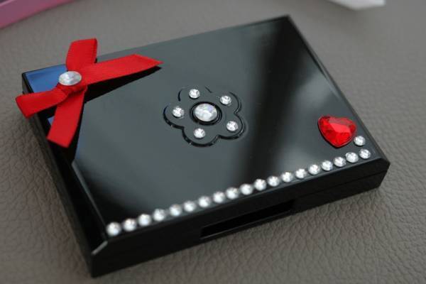 マリークワント新「アイオープナー」を先行販売！　カプセルくじやパレットのデコレーションも楽しめるポップアップイベントを開催