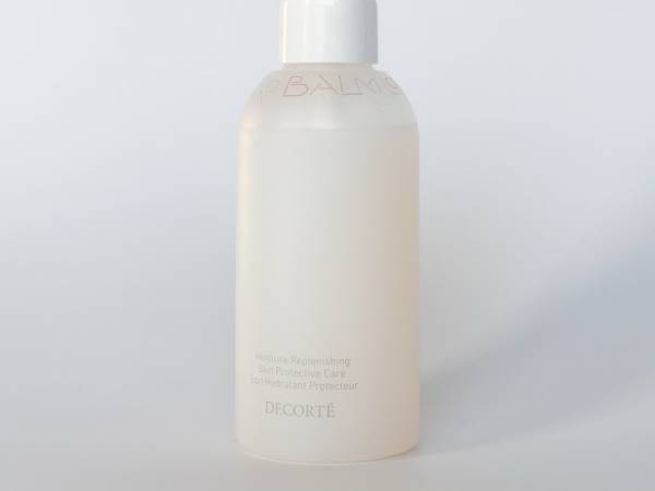 ベスコス受賞のコスメデコルテ「薬用 マイクロバーム ローション」が肌荒れ中に◎　スプレーするだけのお手軽スキンケア