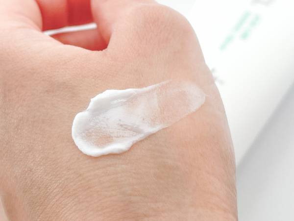 毛穴2大悩み「黒ずみ」「つまり」を“洗うケア”で解決！　冬でも安心して使えるおすすめ洗顔料