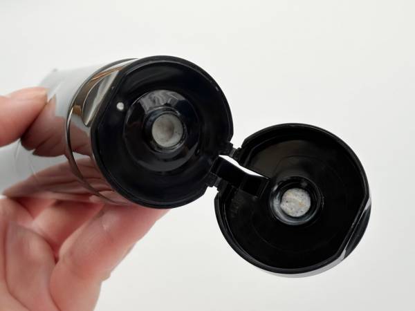 毛穴2大悩み「黒ずみ」「つまり」を“洗うケア”で解決！　冬でも安心して使えるおすすめ洗顔料