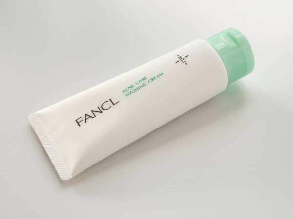 毛穴2大悩み「黒ずみ」「つまり」を“洗うケア”で解決！　冬でも安心して使えるおすすめ洗顔料