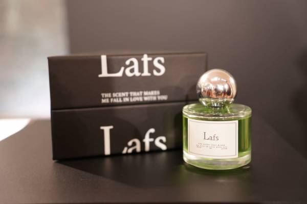 有村藍里プロデュースフレグランス発売！　“紅茶の茶葉”の香りを目指した香水の開発秘話