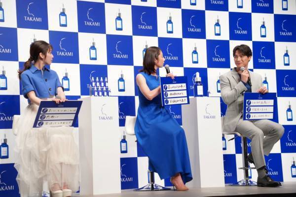 松岡茉優の透明感の秘訣は？　「タカミスキンピール」20周年記念CMに小池栄子・福士蒼汰・松岡茉優が登場