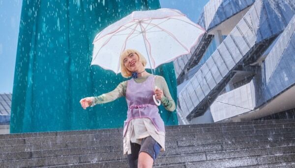 傘×ファッションの魅力を発信。「Wpc.」イメージキャラにアオイヤマダを起用