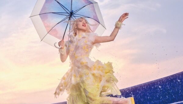 傘×ファッションの魅力を発信。「Wpc.」イメージキャラにアオイヤマダを起用