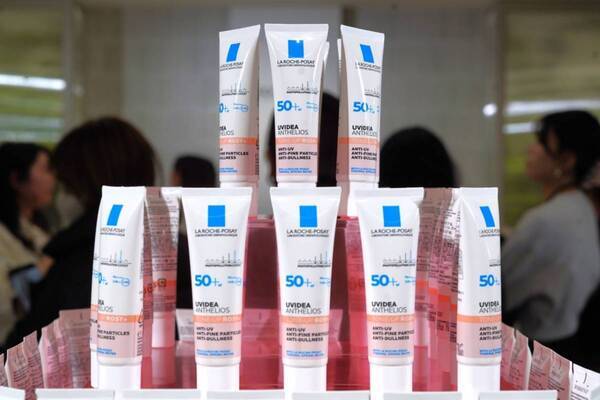 ILLIT・MOKA、IROHAの美肌の秘訣は？　「ラ ロッシュ ポゼ」トーンアップUVアンバサダーに就任