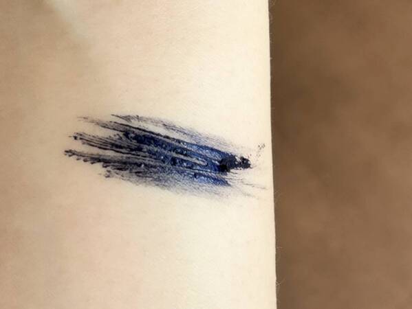 まつげにも青みをプラス。“脱黒マスカラ”におすすめなメイベリン「スカイハイ コスミックブラスト」