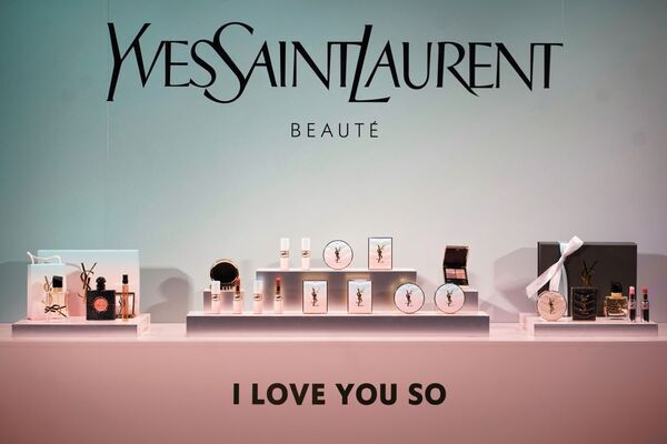 平野紫耀が新「イヴ・サンローラン・ボーテ アンバサダー」に就任！　“LOVE”を表現した限定コレクションにさっそく虜に【発表会レポ】