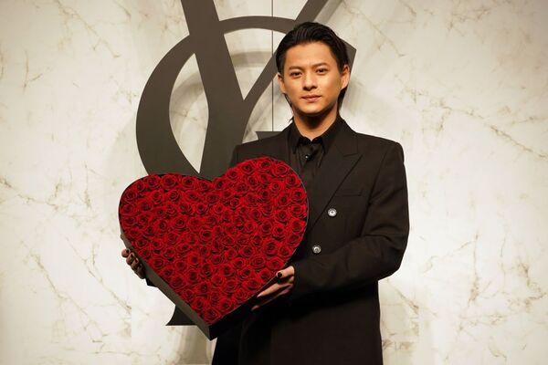 平野紫耀が新「イヴ・サンローラン・ボーテ アンバサダー」に就任！　“LOVE”を表現した限定コレクションにさっそく虜に【発表会レポ】