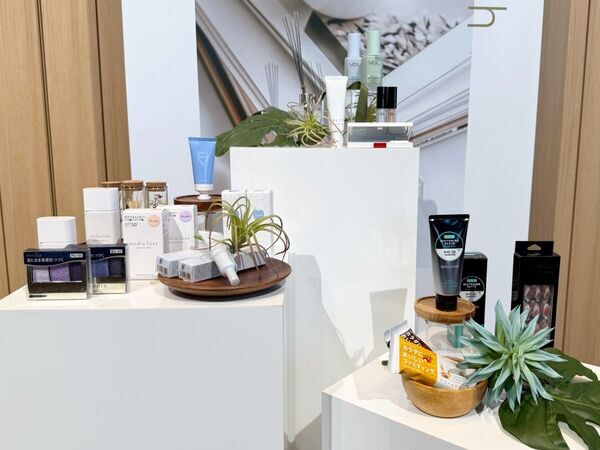 春は肌にうるツヤな透明感を。 ドラッグストアで買える2025年おすすめ新作ベースメイクアイテムは？