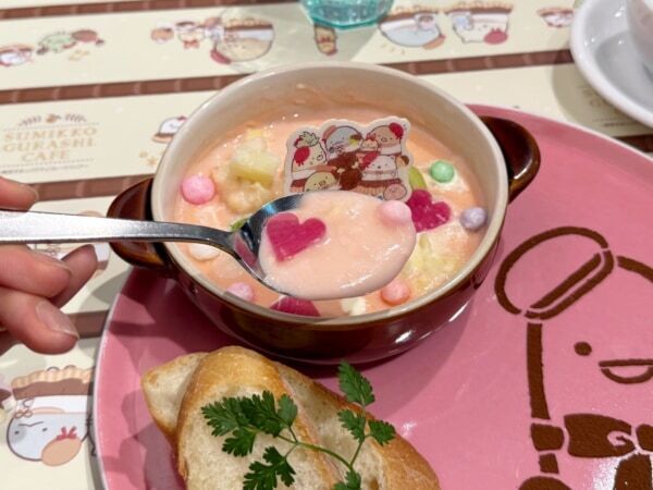 食べるのがもったいないほどかわいい！　池袋で開催中「すみっコぐらし」カフェの全貌は？