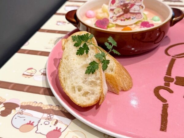 食べるのがもったいないほどかわいい！　池袋で開催中「すみっコぐらし」カフェの全貌は？