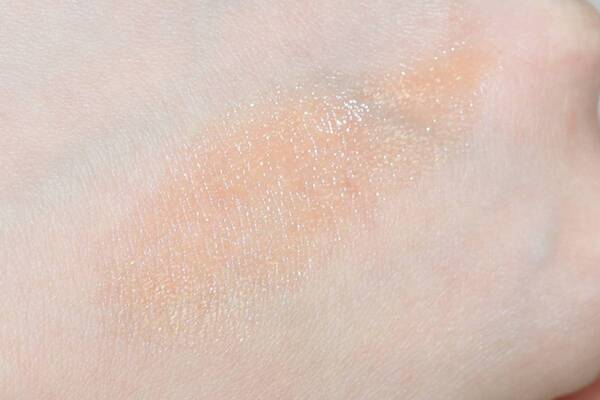 ルナソル2025年夏限定コスメをレビュー！　揺れるきらめき、鮮やかな色彩のアイシャドウが登場