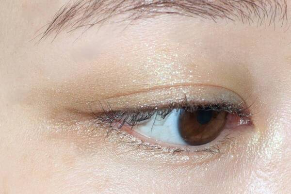 ルナソル2025年夏限定コスメをレビュー！　揺れるきらめき、鮮やかな色彩のアイシャドウが登場