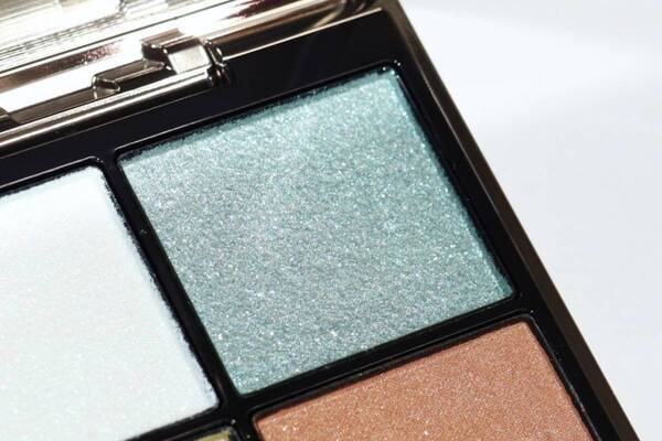 ルナソル2025年夏限定コスメをレビュー！　揺れるきらめき、鮮やかな色彩のアイシャドウが登場