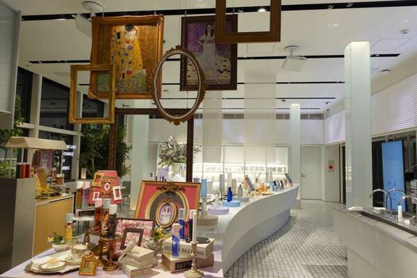 現品が当たるガチャも！　表参道『SKINCARE LOUNGE BY ORBIS』が今年も名画とコラボ